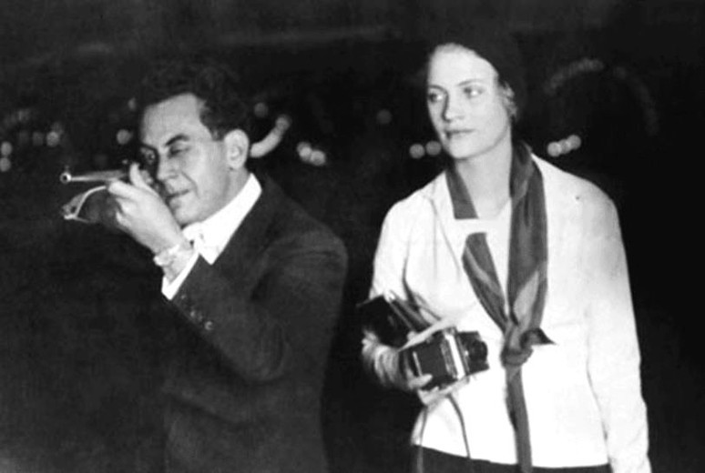 KOTEX REKLAMINDAN SAVAŞ MUHABİRLİĞİNE Fotoğraf sanatçısı Lee Miller - Resim : 2